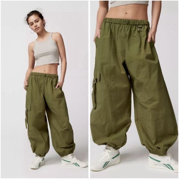 SOLD! Urban Outfitters Jana Nylon Balloon High-Rise Cargo Pant M Green - Picture 3 of 13